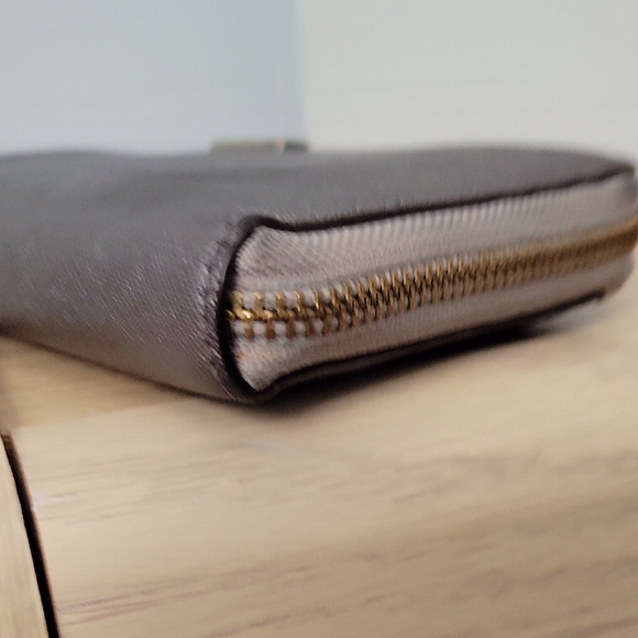 Kate Spade Silver Gray Full Zip Wallet with Metallic Sheen and Dotted Lining - Picture 7 of 11